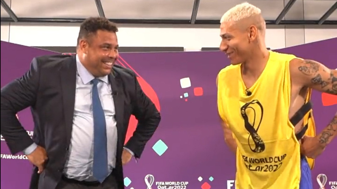 RONALDO UČI DA PLEŠE: Nova zvezda Brazila podučava ''Zubu''
