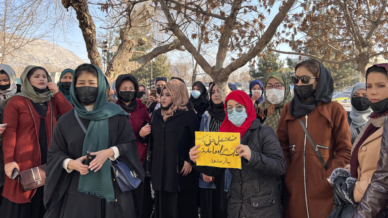 PROTEST U KABULU Negodovanje zbog zabrane ženama da studiraju
