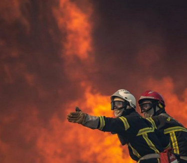 ВАТРА ДИВЉА И У ИТАЛИЈИ: Пожари погодили Јужну Европу