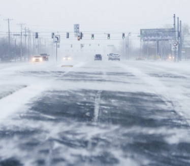 КОЛАПС: Незапамћена снежна олуја погодила САД, бар 12 мртвих