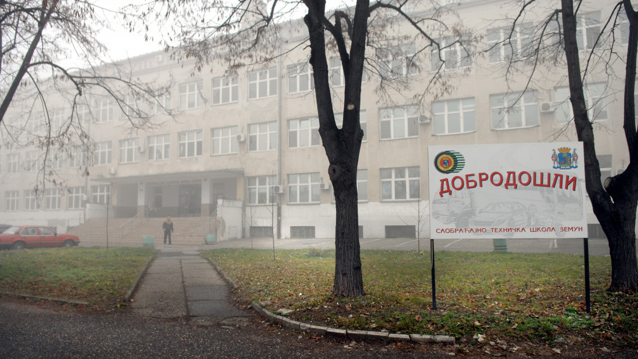 HOROR U ŠKOLI: Dvojica tinejdžera izbodena u Zemunu