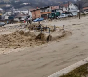 ВЕЛИКО НЕВРЕМЕ: Широм Србије потопљене улице (ВИДЕО)