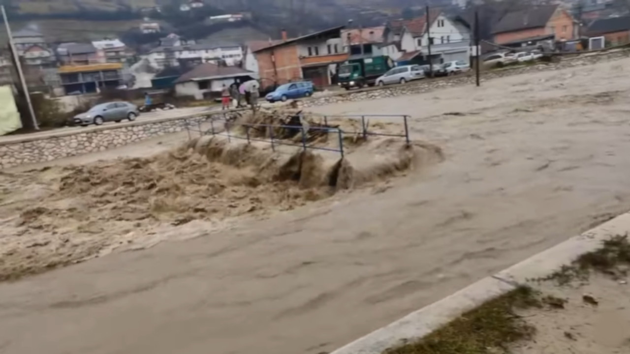 VELIKO NEVREME: Širom Srbije potopljene ulice (VIDEO)
