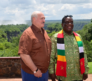 KAD PREDSEDNICI MENJAJU POKLONE: Lukašenko oduševio Zimbabve