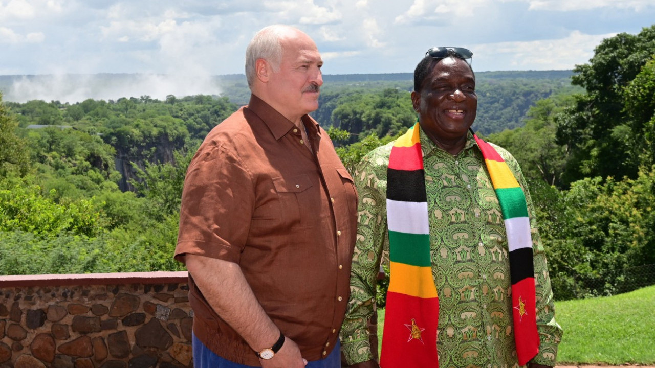 KAD PREDSEDNICI MENJAJU POKLONE: Lukašenko oduševio Zimbabve