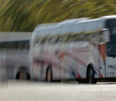 POVREĐENO DESETORO DECE: Sudar autobusa i automobila u Šapcu