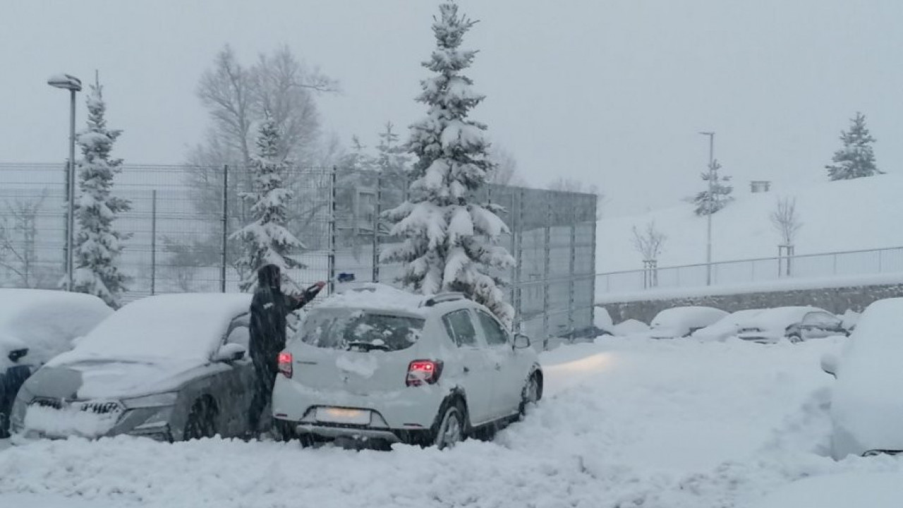 25.000 LJUDI BEZ STRUJE, KOPAONIK ZAVEJAN: MUP šalje apel