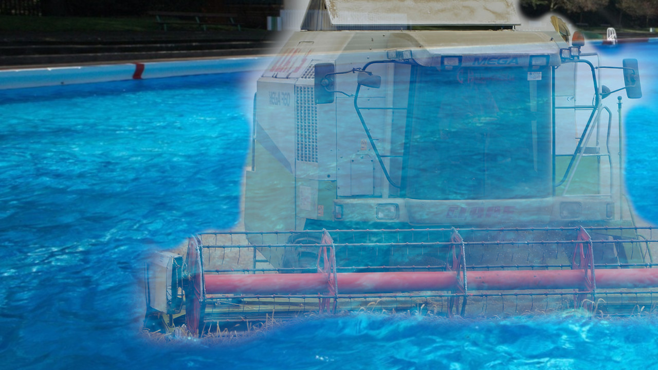 SAMO U SRBIJI - NESTVARNA FOTKA: Kombajnom uleteo u bazen