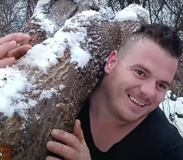 JAK KAO BETON: Bosanski Hulk oborio bika, kupa se u snegu