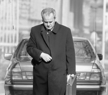 ПРОНАЂЕН МРТАВ: 17 година од смрти Слободана Милошевића