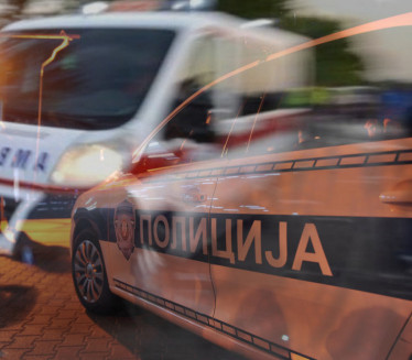 POGINULI TINEJDŽERI: Voz udario automobil kod Vrčina