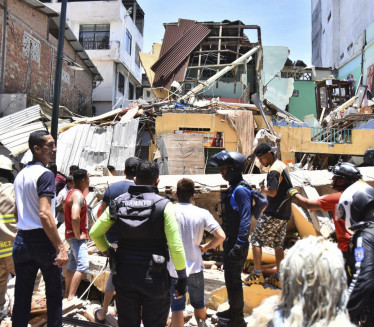 РАСТЕ БРОЈ МРТВИХ: Смртоносни потрес погодио Еквадор (ФОТО)