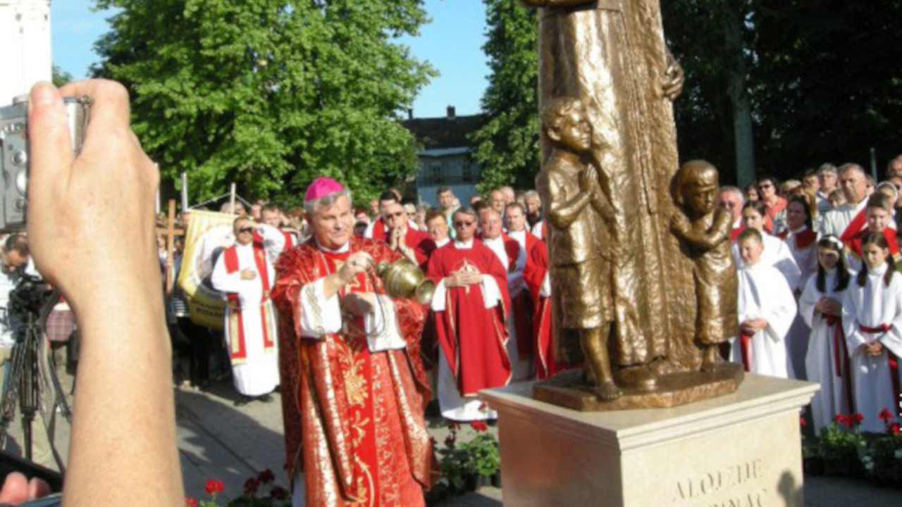 HRVATSKI BISKUP ŠOKIRAO: Šire erotiku a mi kao neki pedofili