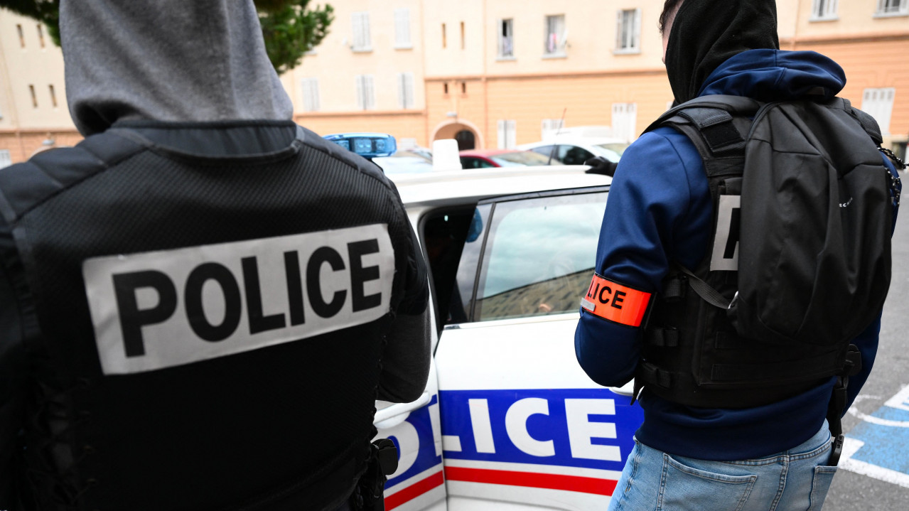 PUCNJAVA U FRANCUSKOJ: Dve osobe ubijene, tri ranjene