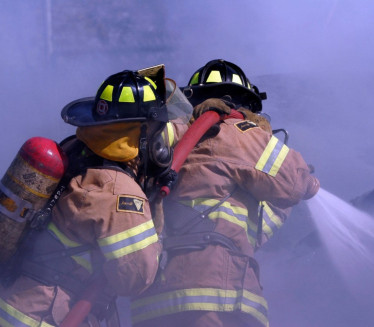 POŽAR U NOVOM PAZARU: Vatrogasci ekspresno reaguju