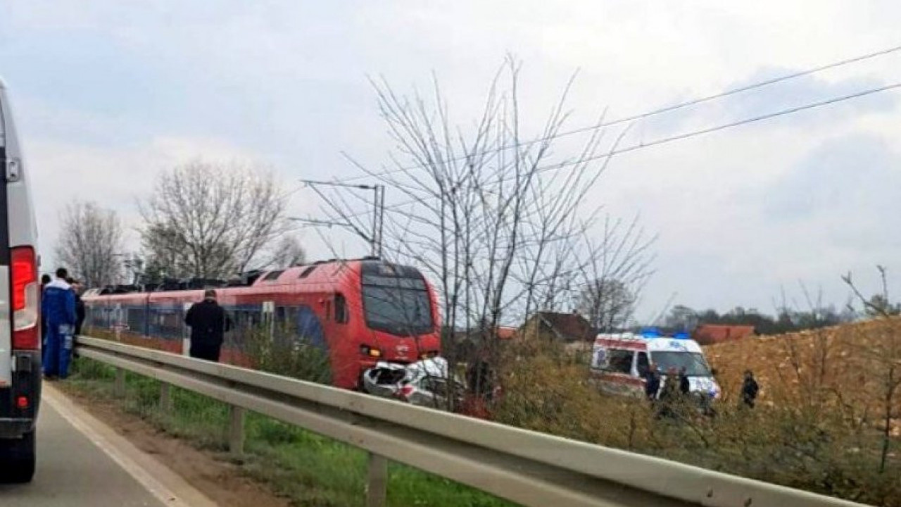 SMRSKAN AUTO GURAO 500 METARA Detalji jezive nesreće na pruzi