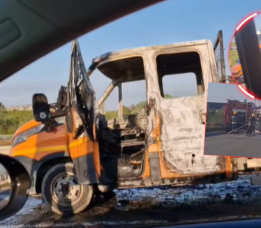 ПЛАМЕН ГУТА КАМИОН: Потпуно изгорело возило Градске чистоће