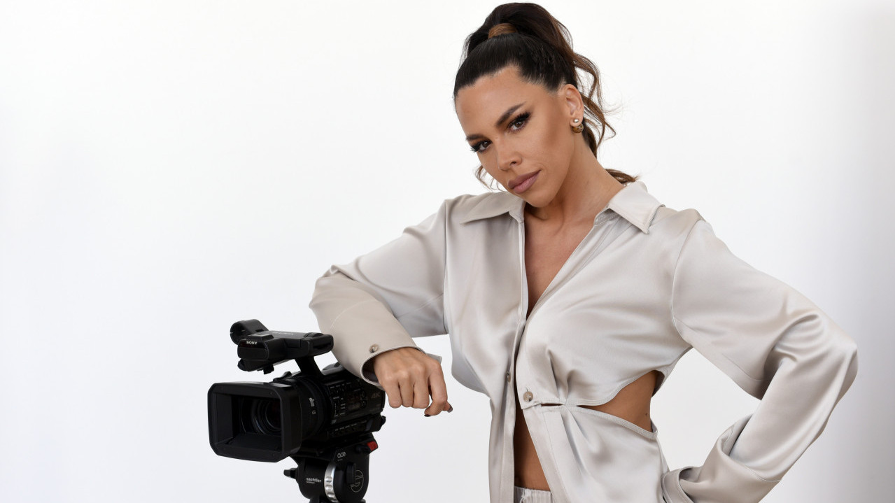 МУЗИКА ЈЕ НЕКАД БИЛА БОЉА Каја у емисији "Са звездама на ти"