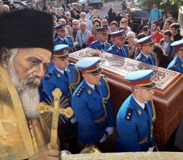 Мошти Светог владике Николаја су у Вазнесењској цркви (ФОТО)