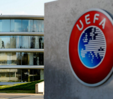 "ИЗБАЦИТЕ НАЦИСТЕ" Навијачи АЕК окупирали седиште УЕФА ФОТО