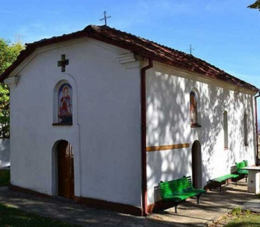ПОЛОМИЛА КРСТ: Оскрнављена црква у Прешеву