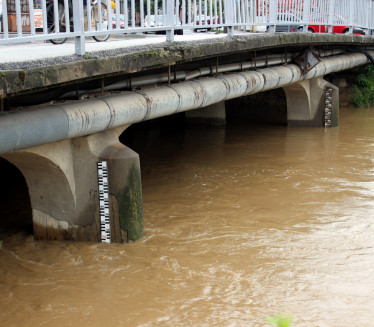 OBUSTAVLJEN SAOBRAĆAJ: Reka poplavila prugu kod Jagodine