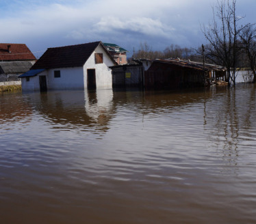 I DALJE KRITIČNO: Evakuisano preko 100 ljudi širom Srbije