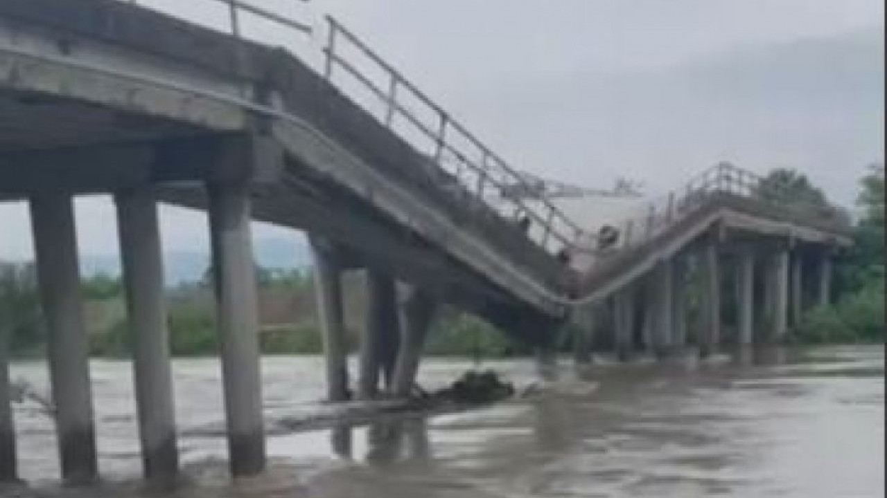 SRUŠIO SE MOST U ČAČKU: Incident prouzrokovala poplava VIDEO