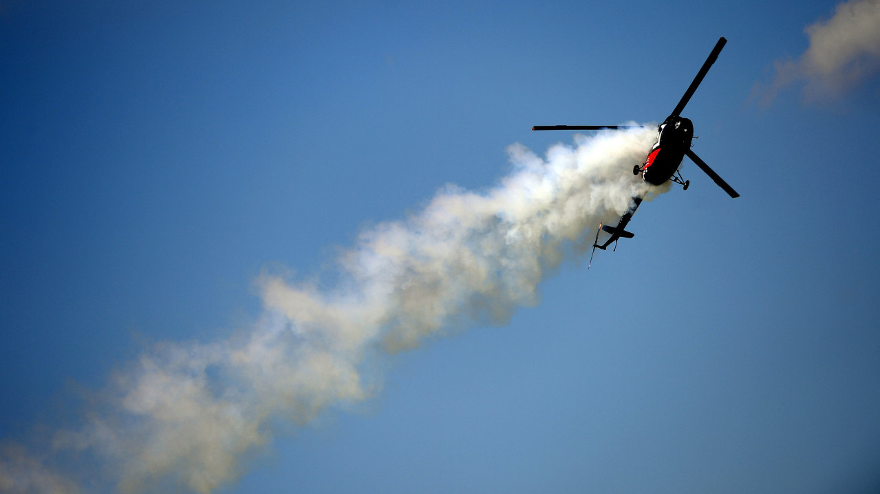 Prilikom pada helikoptera poginuo putnik, pilot povređen