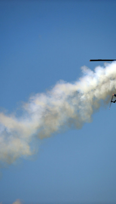 Prilikom pada helikoptera poginuo putnik, pilot povređen