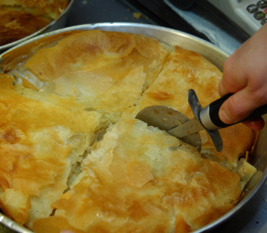 TOPI SE: Recept za najlepšu pitu sa sirom od gotovih kora