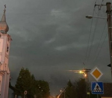 ДРАМАТИЧНИ СНИМЦИ: Суперћелијска олуја у Србији