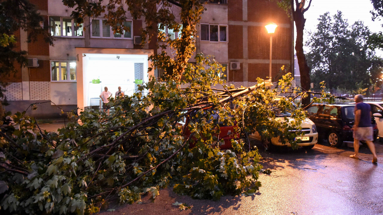 PUNO POSLA ZA VATROGASCE: Preko 200 intervencija zbog oluje