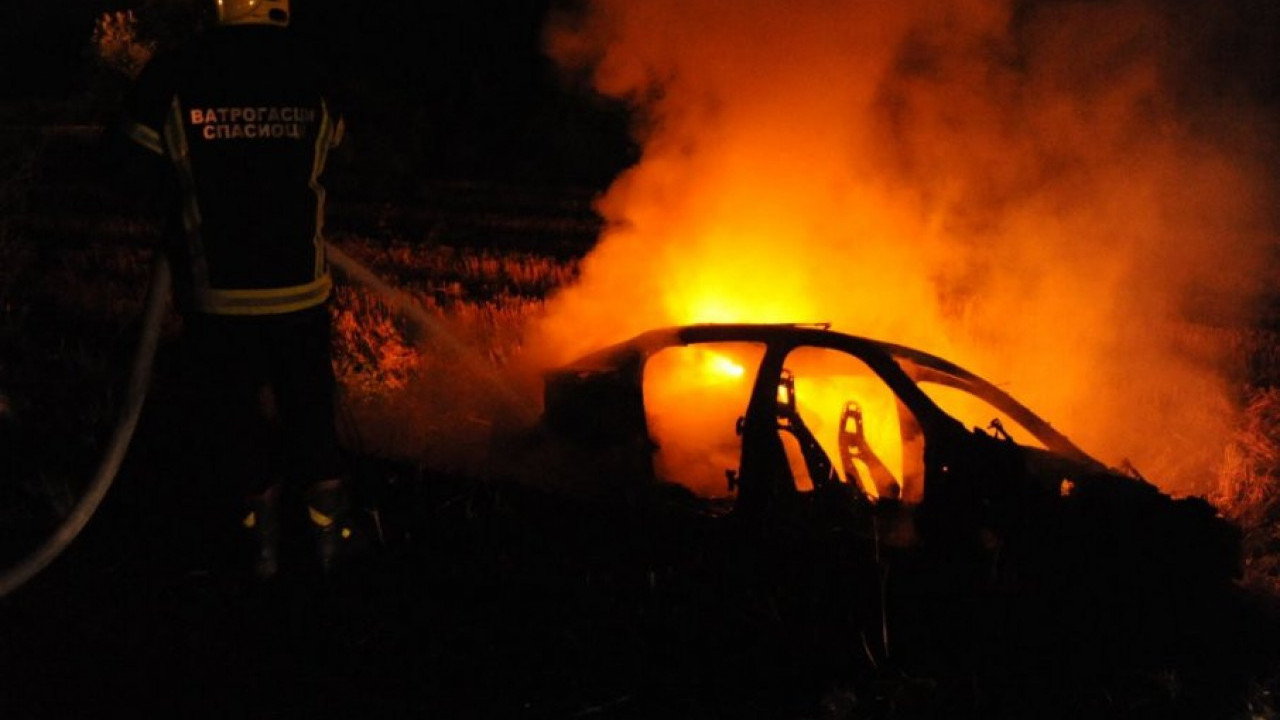 SKUPOCENI AUTO IZGOREO: Lančani sudar kod Vrnjačke Banje FOTO