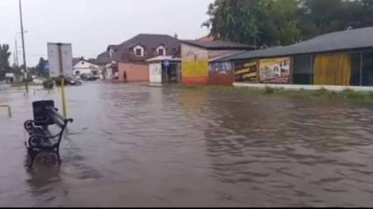 POTOP U SUBOTICI: Posle nevremena, ulice pod vodom (VIDEO)