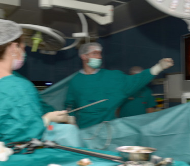 BIZARNOST U CRNOJ GORI: Hirurg izneo deo pokojnika u tegli