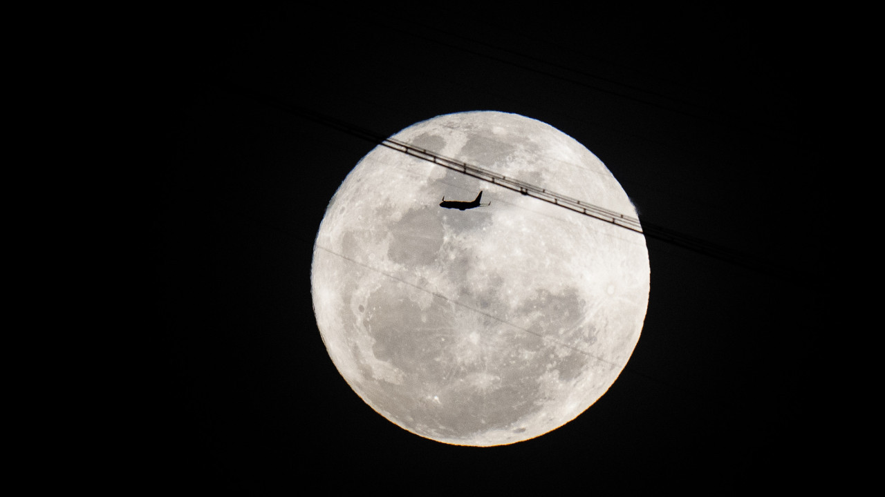 JAPAN POSTAO SVEMIRSKA SILA: "Snajperista" sleteo na Mesec