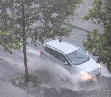 BEOGRAD POD VODOM: Prestonica poplavljena za pola sata oluje