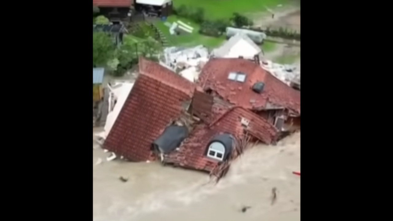 BUJICA UNIŠTILA KUĆU: Iznad vode samo crep i prozori VIDEO