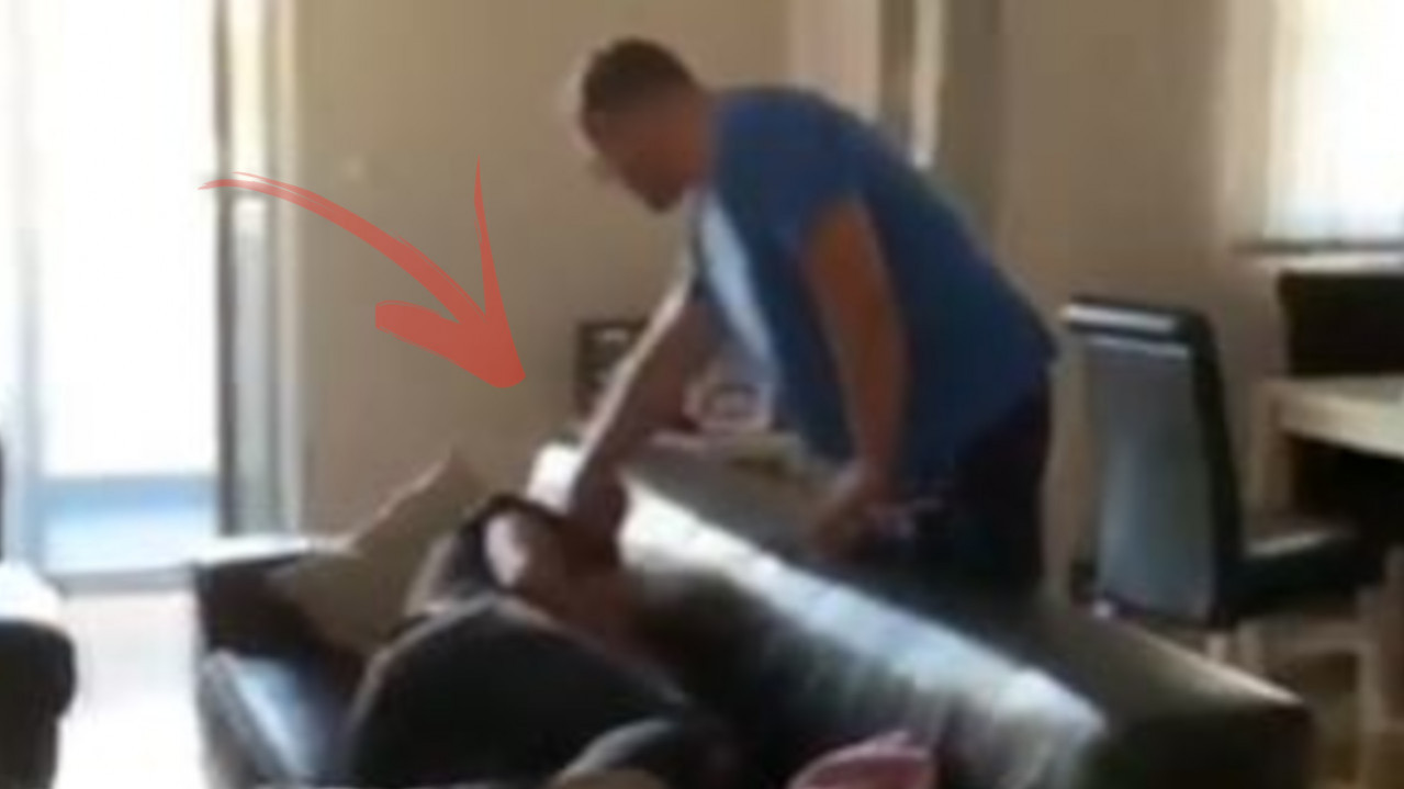 ДИЖ' СЕ МИЛИ, ТИ НЕ ЖИВИШ ОЂЕ, УПАО СИ: Хит снимак из Будве