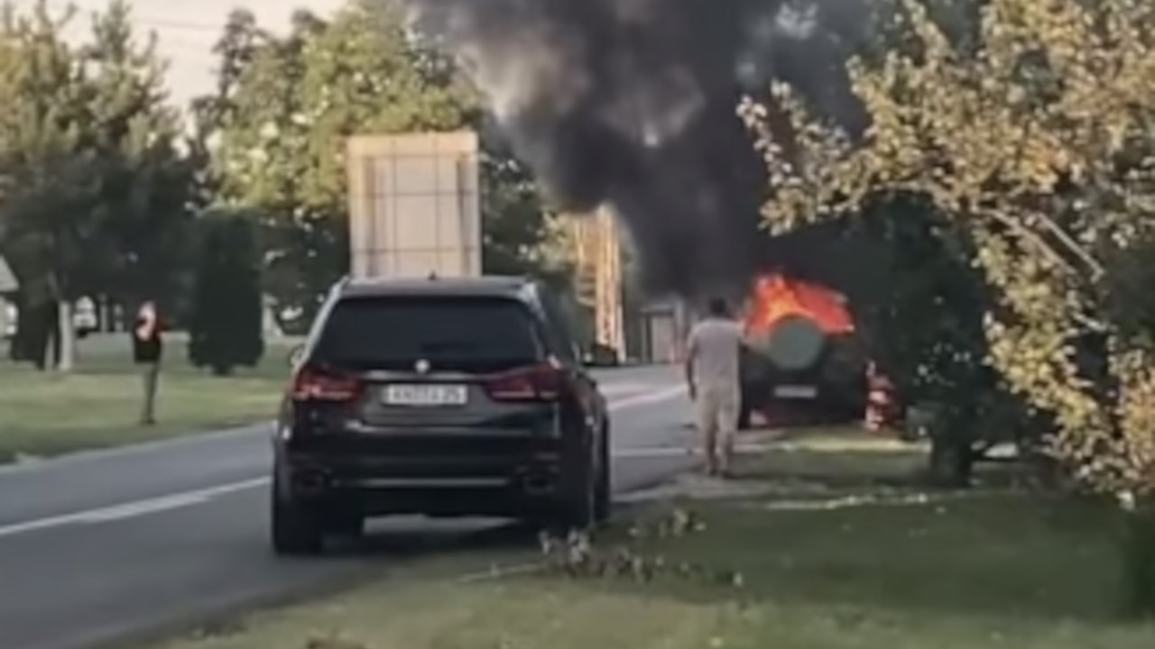 ЖЕНА И ДЕТЕ СПАШЕНИ У ПОСЛЕДЊЕМ ТРЕНУТКУ: Запалио се ауто