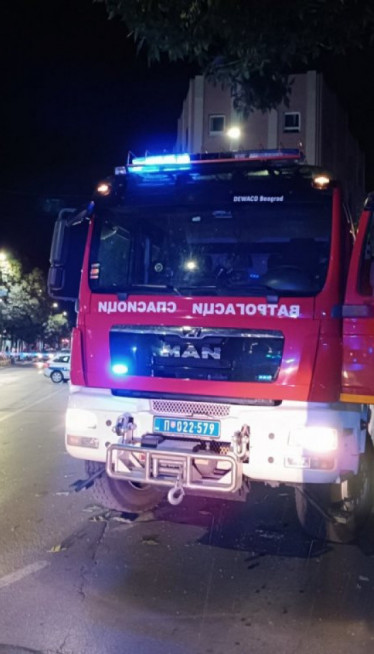 DRAMA U BEOGRADU: Zapalio se tramvaj kod autobuske stanice