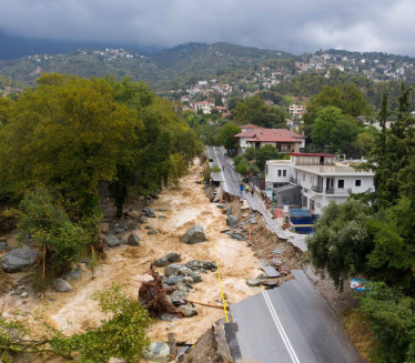 РАСТЕ БРОЈ ЖРТАВА: Грчка наставља борбу против поплава
