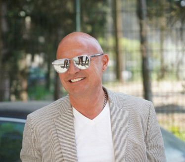 ФАТАЛНА ПЛАВУША: Ова лепотица је Милијева супруга (ФОТО)