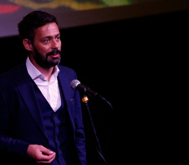 LEŽI MU NA GRUDIMA: Vasić objavio fotku sa sinom