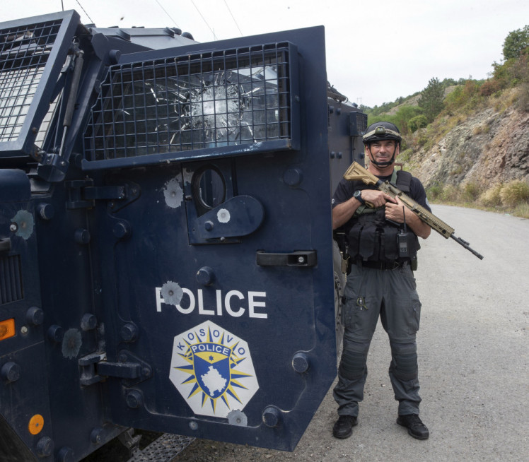 КУРТИЈЕВА ПОЛИЦИЈА ПУЦАЛА НА СРБЕ Хици из аутоматског оружја