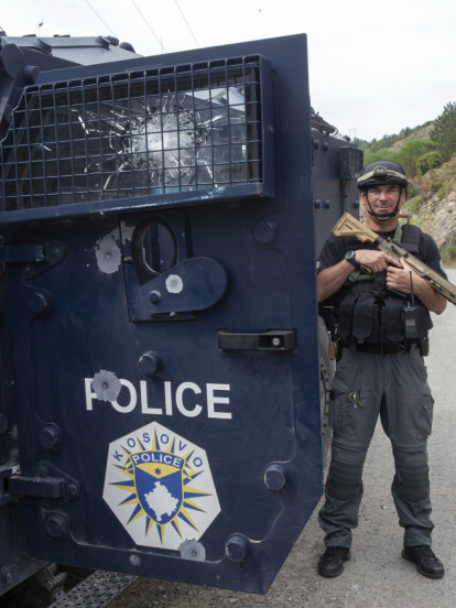 КУРТИЈЕВА ПОЛИЦИЈА ПУЦАЛА НА СРБЕ Хици из аутоматског оружја