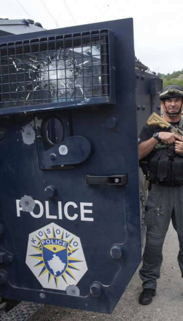 КУРТИЈЕВА ПОЛИЦИЈА ПУЦАЛА НА СРБЕ Хици из аутоматског оружја