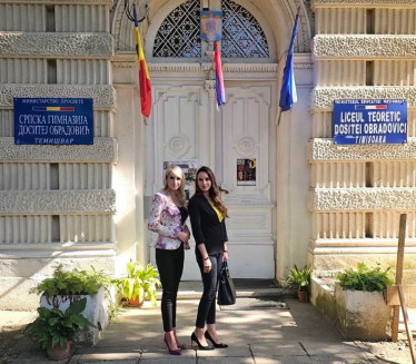 КОРЕНИ: Близнакиње држале часове нашој деци у Румунији