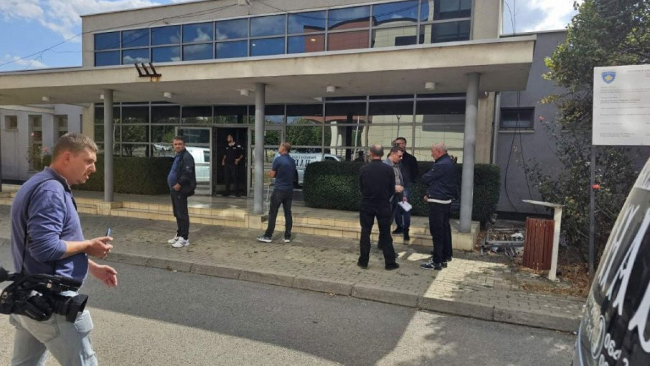 DA IH SAHRANE: Porodice ubijenih Srba čekaju da preuzmu tela